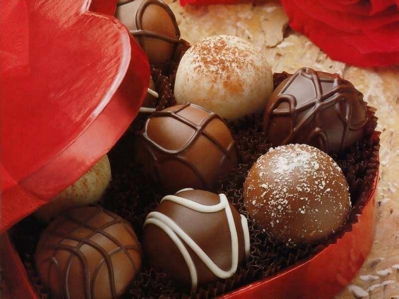 Show your heart to your family and friends with chocolate.